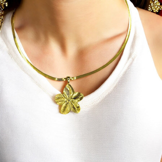 Gold flower necklace