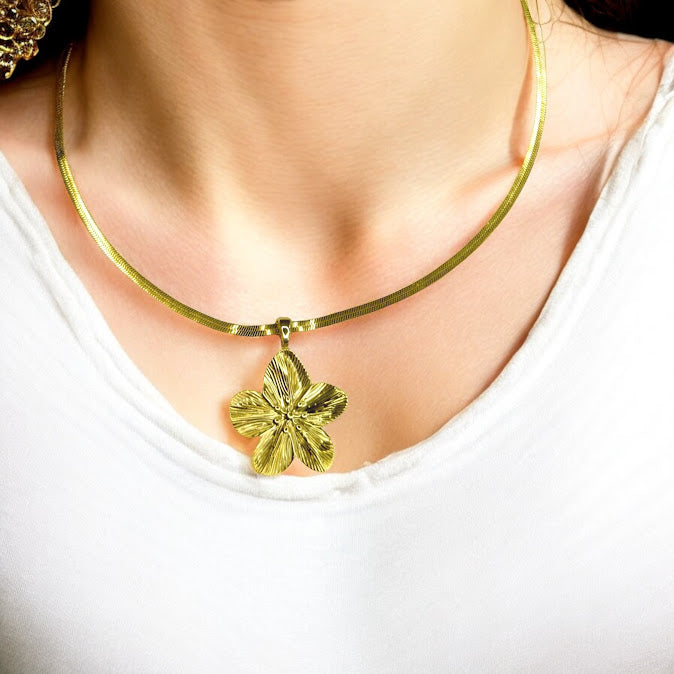 Gold flower necklace